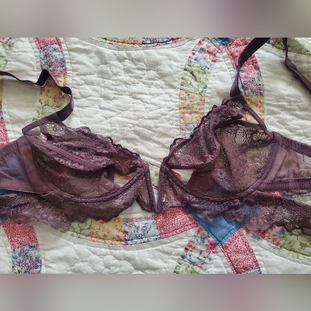 Thistle and Spire Kane V Wire in Aubergine